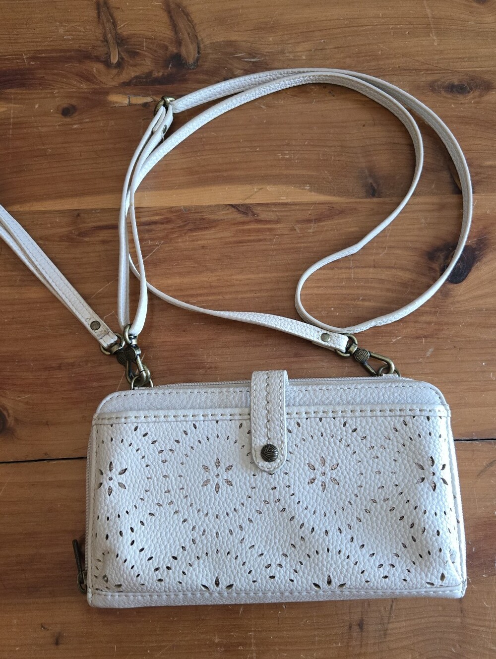 The Sak Smartphone Crossbody wristlet purse cream leather wallet off-white